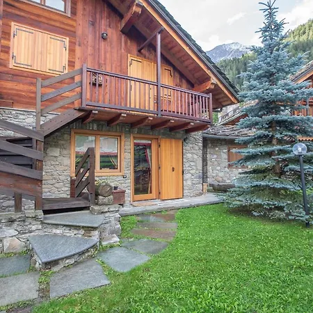 Joivy Big Flat For 6 With Backyard And Parking In Courmayeur Exterior photo